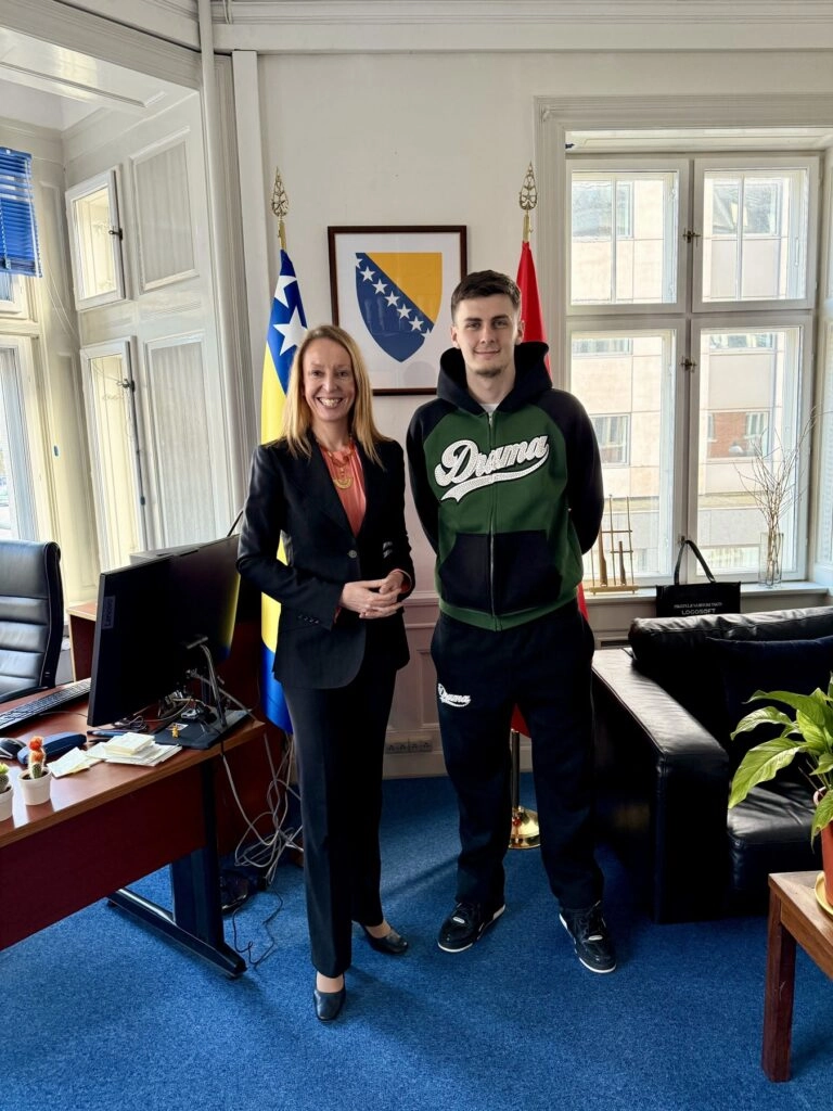 Ambasadorica BiH u Danskoj primila u posjetu Benjamina Tahirovića